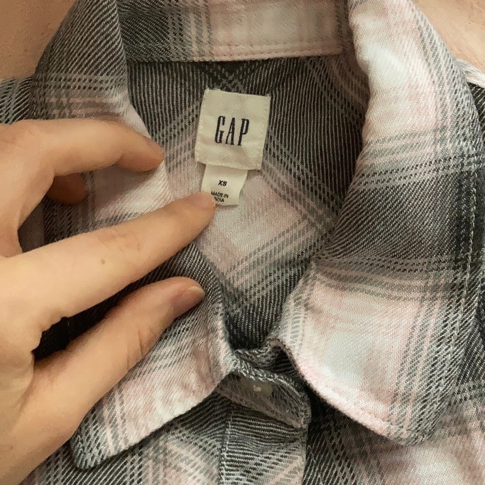 Gap pink and gray button up - Picture 2 of 4